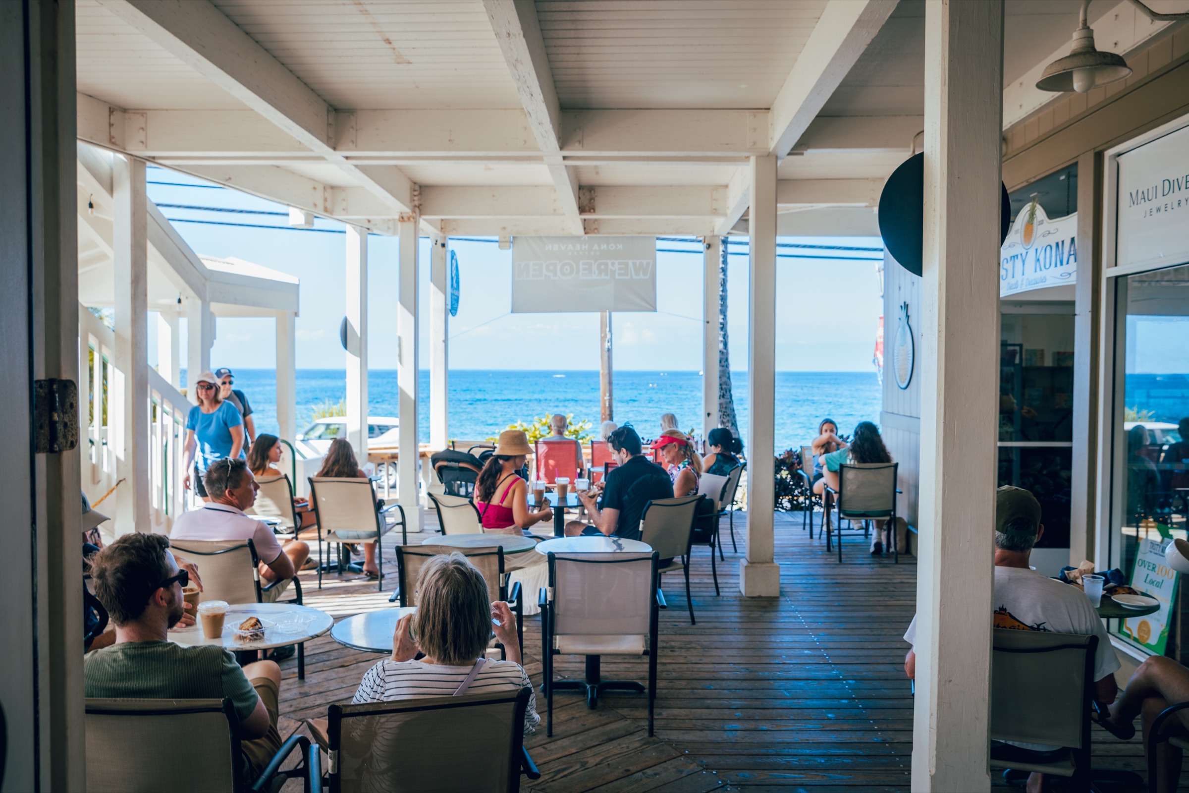 Kona Heaven's oceanfront café with ocean views